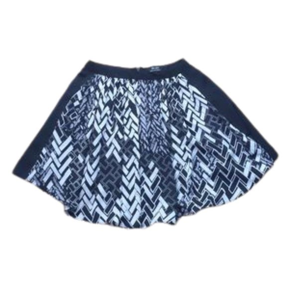 Bardot Dresses & Skirts - Bardot Women's Skirt Size 6 Black White Geometric Pattern Flare Zip-up Back